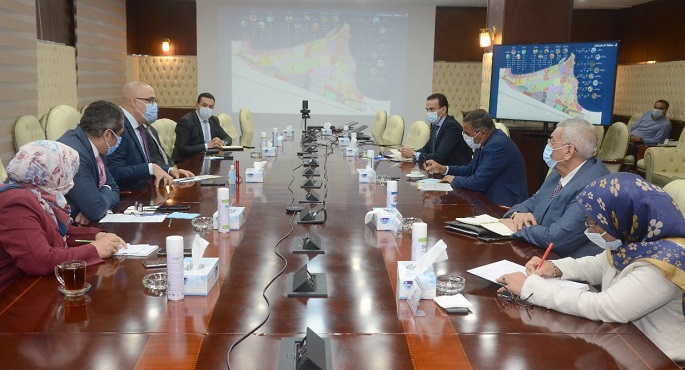 وزير الإسكان ومحافظ مطروح يتابعان الخطوات اللازمة لبدء تنفيذ المشروعات المختلفة بمدينة رأس الحكمة الجديدة