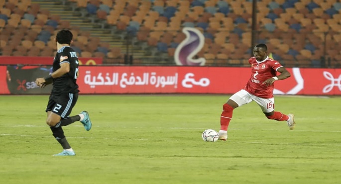 الأهلي بعشرة لاعبين يهدر الفوز ويتعادل سلبيا مع بيراميدز