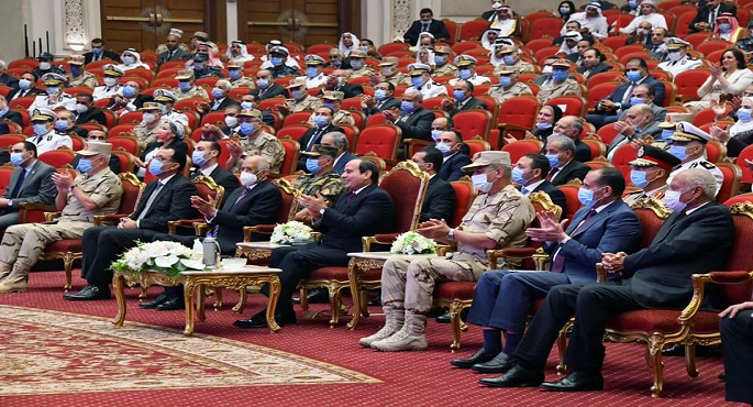 بالفيديو والصور.. الرئيس السيسي يشهد فعاليات الندوة التثقيفية الـ32 للقوات المسلحة