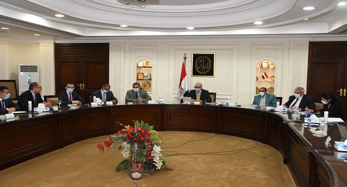 بالصور.. وزير الإسكان يستعرض البدائل المُقترحة للمخطط الاستراتيجي لتنمية المرحلتين الثانية والثالثة بالعاصمة الإدارية