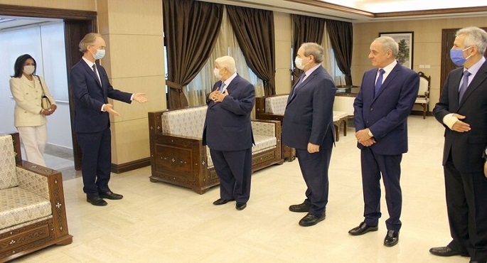 خلال لقائه بيدرسن بدمشق.. المعلم: أعمال اللجنة الدستورية يجب أن تتم بإدارة سورية