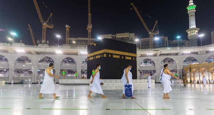 السعودية تحدد آلية “العمرة الآمنة” لاستقبال المعتمرين من الخارج تدريجيا أول نوفمبر