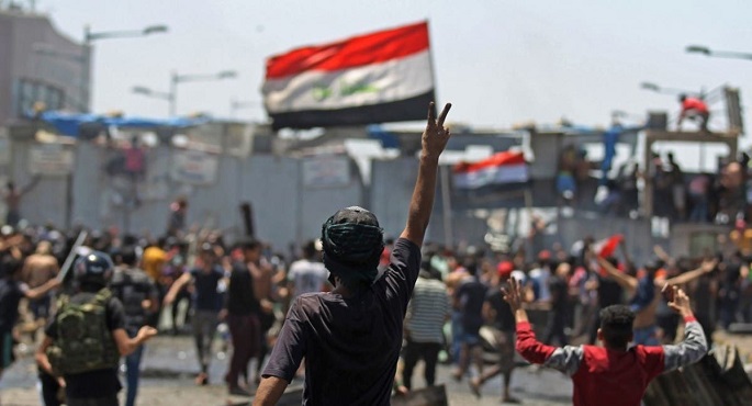 قوات الأمن تطلق مدافع المياه والغاز المسيل للدموع لتفريق المحتجين في بغداد