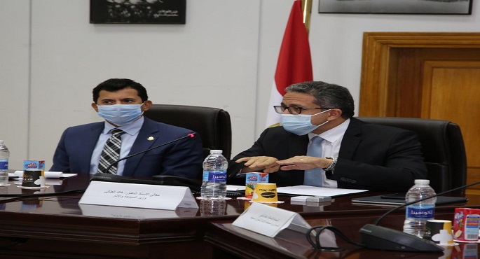 بالصور.. “صبحي” و”العناني” يبحثان التعاون في مجال السياحة الرياضية
