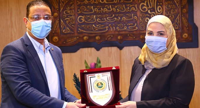 بالصور.. وزيرة التضامن الاجتماعى تبحث مع محافظ الفيوم أوجه التعاون المشترك