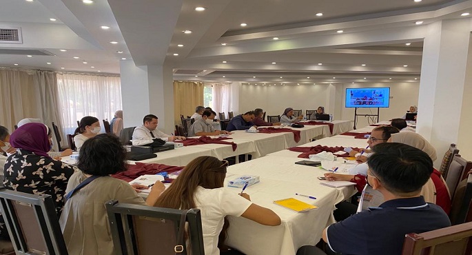 وزارة التربية والتعليم تجتمع بعدد من المشرفين اليابانيين في اطار الاهتمام بالمدارس المصرية اليابانية