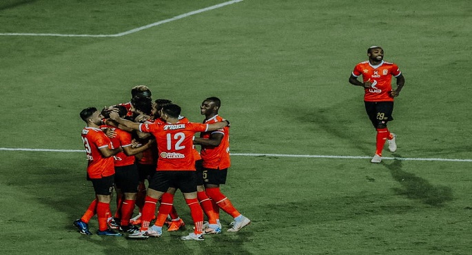 الأهلي يحتفل بالتتويج بالدوري بثلاثية في مرمى الطلائع