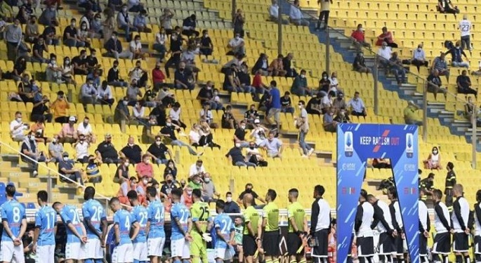 إيطاليا تلغي قرارها بحضور الجماهير للملاعب بسبب الموجه الثانية لكورونا