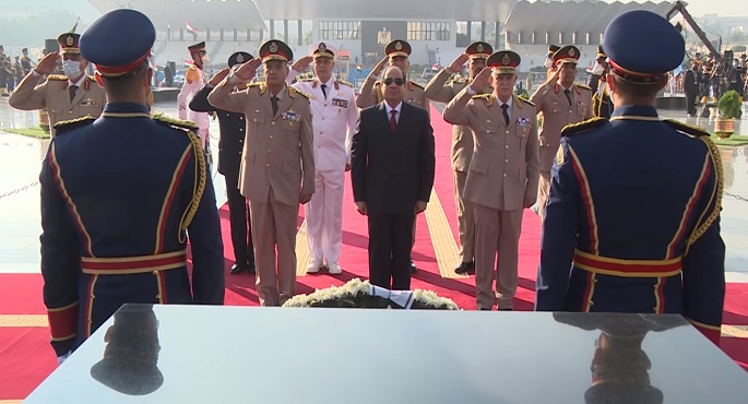 بالفيديو.. الرئيس السيسي يضع إكليلًا من الزهور على قبر الجندي المجهول.. ويترأس اجتماع المجلس الأعلى للقوات المسلحة