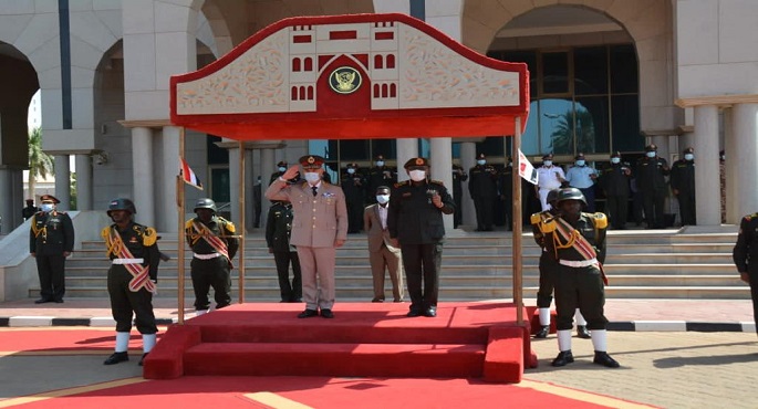 بالصور.. رئيس أركان حرب القوات المسلحة يغادر إلى السودان لبحث التعاون العسكري والأمني