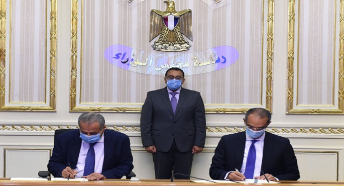 رئيس الوزراء يشهد توقيع بروتوكولي تعاون لاستخدام كارت الخدمات الحكومية في التأمين الصحي والتموين