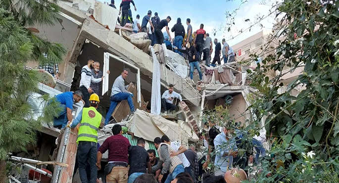 ارتفاع عدد ضحايا زلزال إزمير التركية إلى 17 قتيلا وأكثر من 700 مصاب