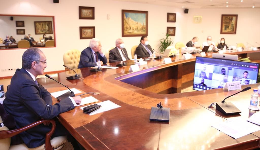 وزير الاتصالات يلتقي مجموعة شباب من مؤسسي الشركات الناشئة المتميزة