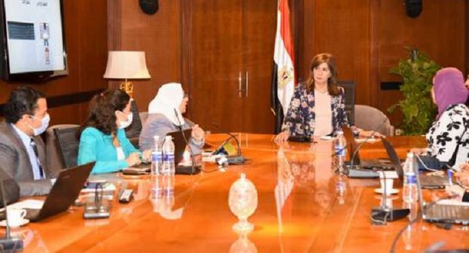 وزيرة الهجرة تتابع سير عمل غرفة عمليات متابعة انتخابات “النواب” للمصريين بالخارج في المرحلة الأولى