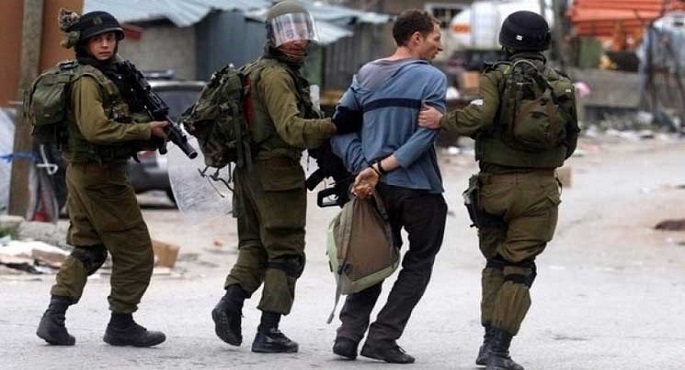 قوات الاحتلال يعتقل 4 فلسطينيين بينهم اثنان من داخل المسجد الأقصى