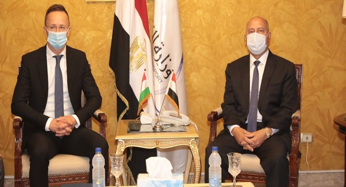 بالصور.. كامل الوزير يستقبل وزير الخارجية المجري ويبحثان سبل التعاون بقطاعات النقل