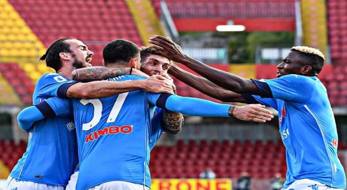نابولي يحول تأخره بهدف أمام بينفينتو إلى فوز 2-1 بالدوري الإيطالي
