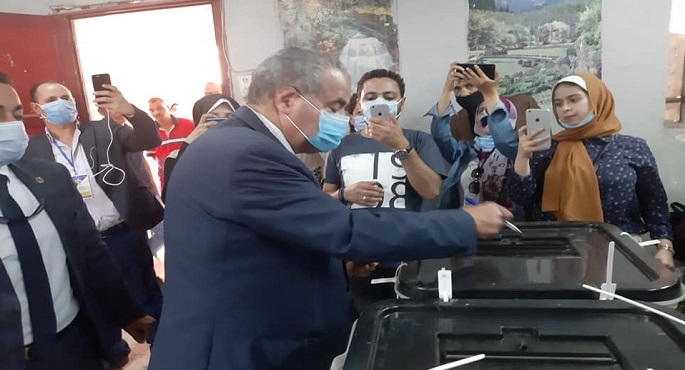 وزير التموين يدلى بصوته فى انتخابات مجلس النواب ويناشد المواطنين المشاركة والتصويت