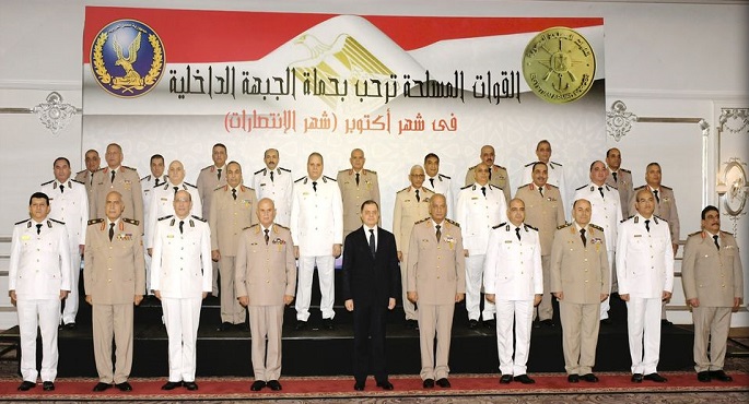بالفيديو والصور.. وزير الداخلية وقيادات الشرطة يقدمون التهنئة لوزير الدفاع بمناسبة الذكرى 47 لانتصارات أكتوبر