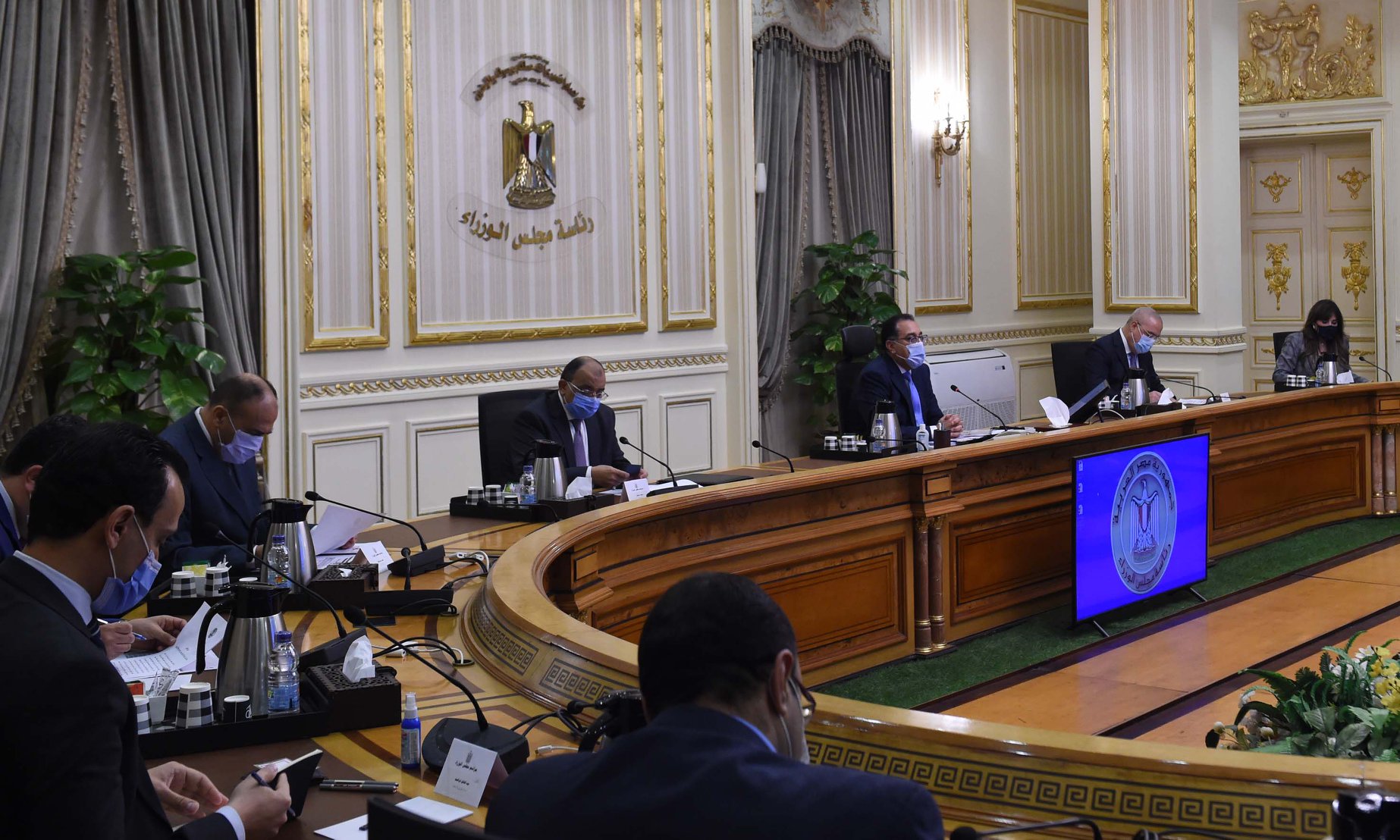 بالصور.. رئيس الوزراء يتابع مشروع إنشاء مجمع الخدمات الحكومية بكل محافظة