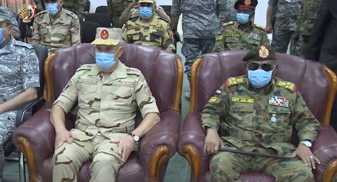 بالفيديو.. رئيس الأركان يحضر المرحلة الرئيسية للتدريب الجوي المصري السوداني المشترك “نسور النيل-1” بالسودان
