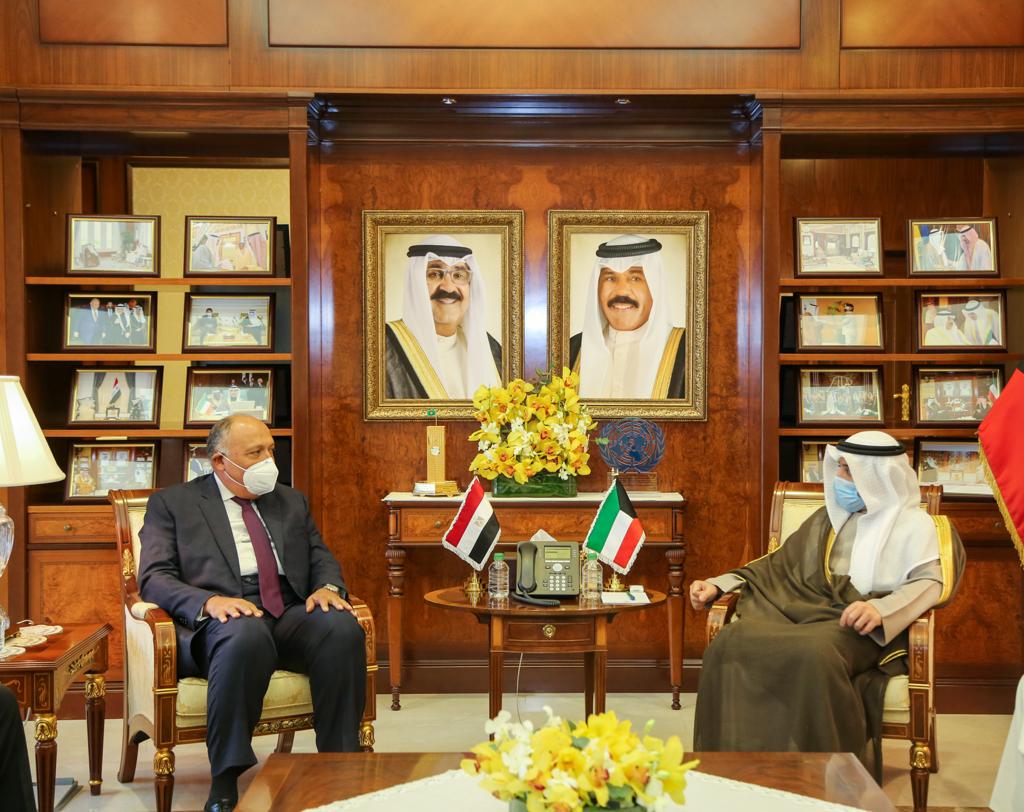 شكري ونظيره الكويتي يبحثان تعزيز التعاون والتحديات الإقليمية