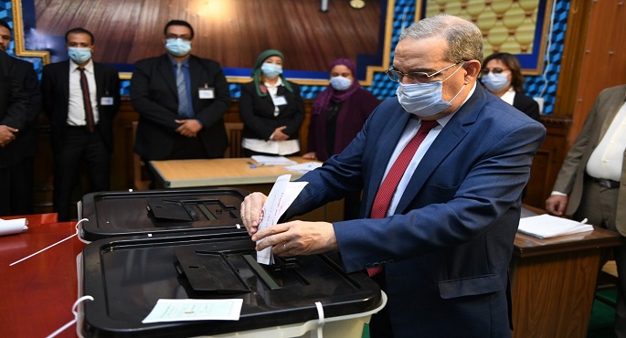 بالصور .. وزير الدولة للإنتاج الحربي يدلي بصوته في انتخابات مجلس النواب
