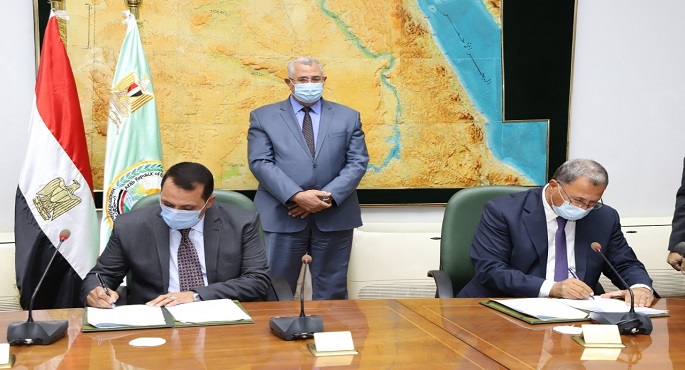 بالصور.. القصير يشهد توقيع بروتوكولين للتعاون المشترك بين الريف المصري الجديد والبنك الزراعي المصري