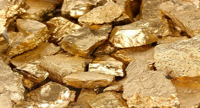 عاصفة تجلب الذهب إلى شاطئ بالهند