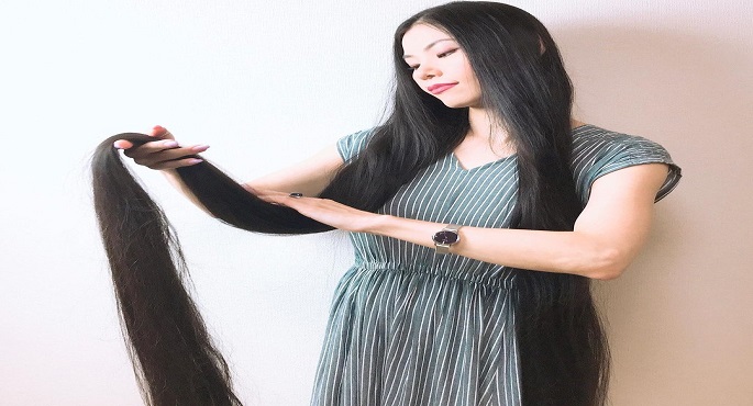 يابانية لم تقص شعرها 15 عاما ليصل إلى متر و82 سم
