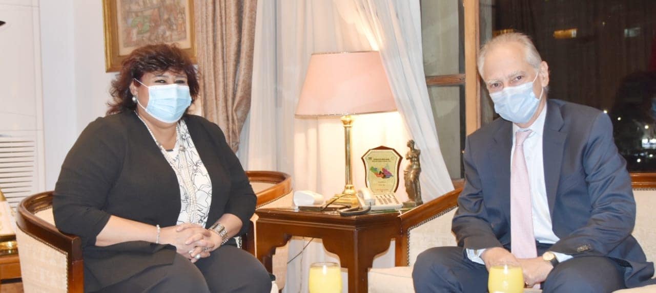 وزيرة الثقافة تستقبل السفير اليوناني لبحث التعاون الثقافي بين البلدين