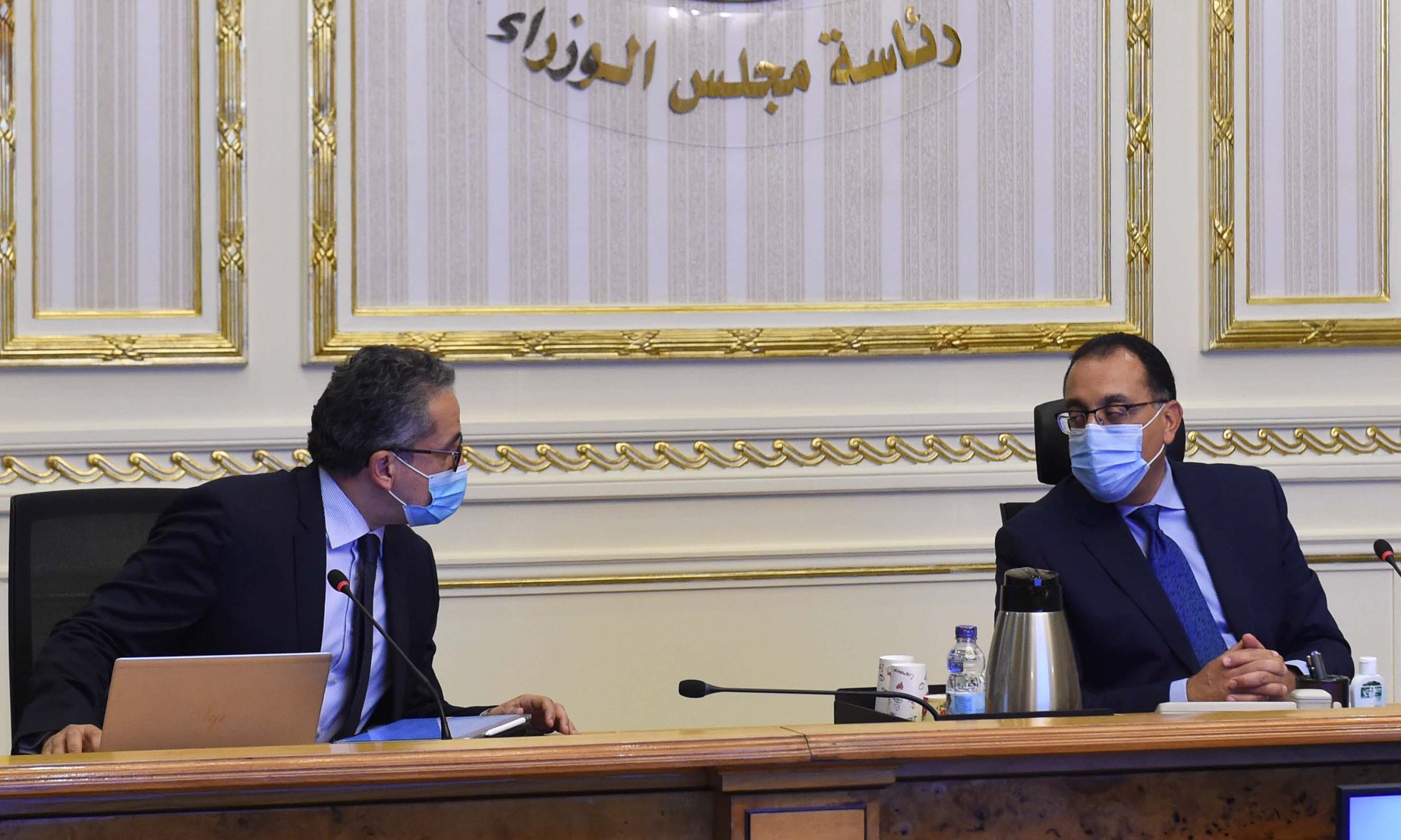 مدبولي يتابع أعمال تطوير طريق الفيوم والطرق المحيطة بالمتحف المصرى الكبير