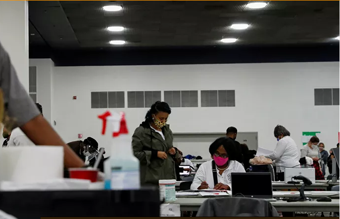 جورجيا “الحاسمة” تسابق الزمن لإعلان الفائز بالولاية .. وترامب يقول أوقفوا عد الأصوات