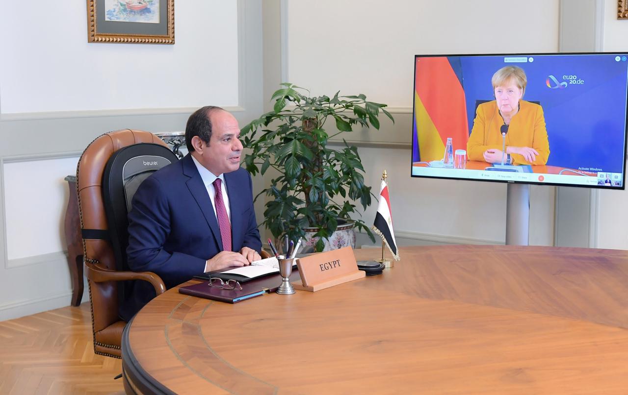 السيسي يتلقى اتصالا هاتفيا عبر الفيديو كونفرانس من أنجيلا ميركل