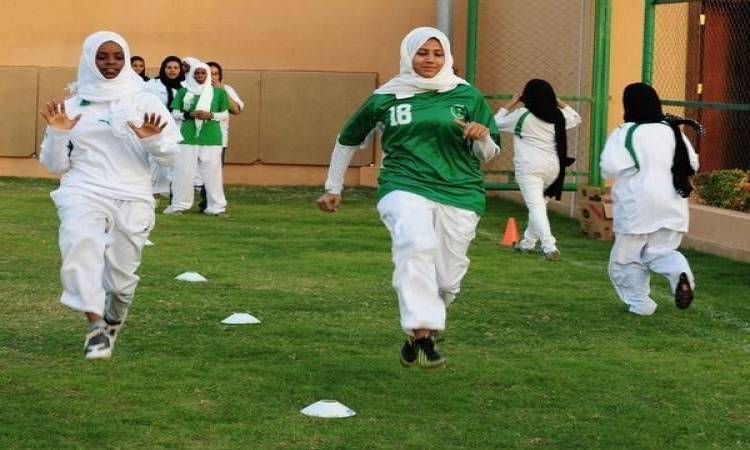اليوم.. انطلاق أول دورى نسائي لكرة القدم فى السعودية