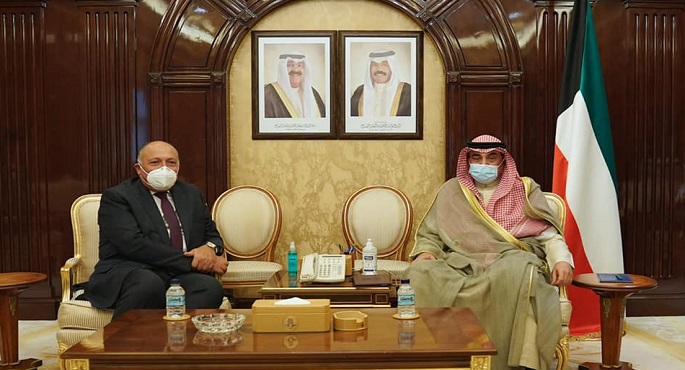 وزير الخارجية يبحث مع رئيس وزراء الكويت سبل دفع مجالات التعاون الثنائي