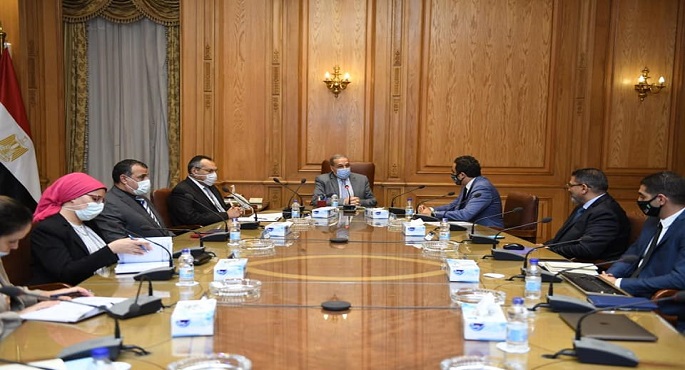 بالصور ..  وزير الإنتاج الحربي يبحث سبل التعاون مع احدى الشركات الصينية لإنتاج الطاقة الشمسية من الرمال