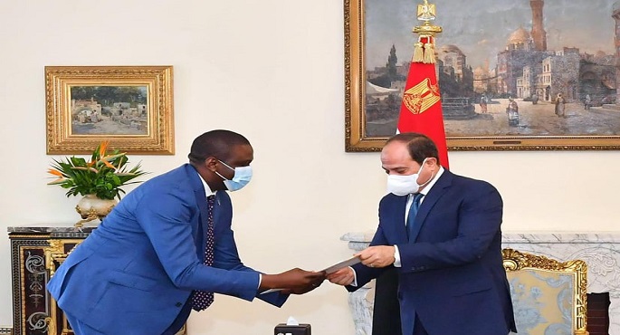 بالصور.. الرئيس السيسي يتسلم رسالة من مبعوث رئيس الكونغو الديمقراطية ويؤكد  حرصه على تعزيز العلاقات الثنائية