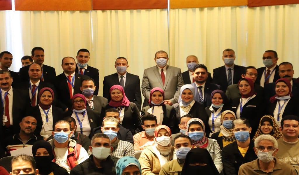 بالصور.. وزير القوى العاملة يسلم 88 عقد عمل لذوي القدرات الخاصة بالاسكندرية