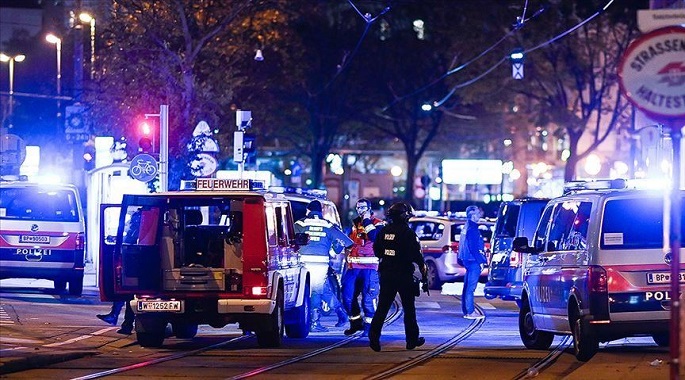 ارتفاع ضحايا الهجوم الإرهابي في فيينا إلى 4 قتلى و22 مصابا.. والشرطة النمساوية تعتقل 14 شخصا