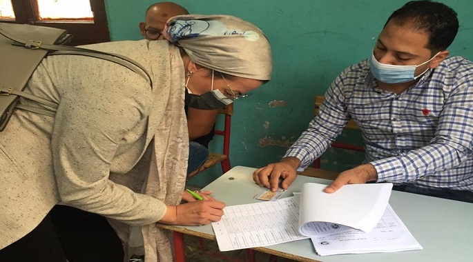 بالصور .. وزيرة البيئة تدلى بصوتها فى انتخابات النواب وتناشد المواطنين بالمشاركة