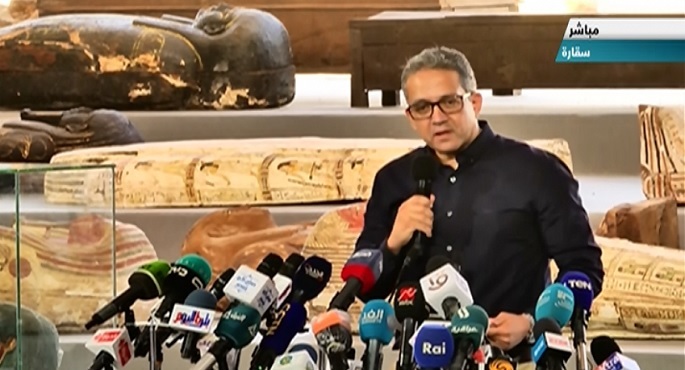 بالفيديو .. العناني يعلن كشف أثري جديد بسقارة يضم أكثر من 100 تابوت مغلق من العصر المتأخر و٤٠ تمثالا