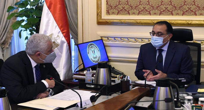 تنفيذا لتكليفات الرئيس السيسي.. رئيس الوزراء يبحث مقترحات لسد الفجوة في فصول الحضانات