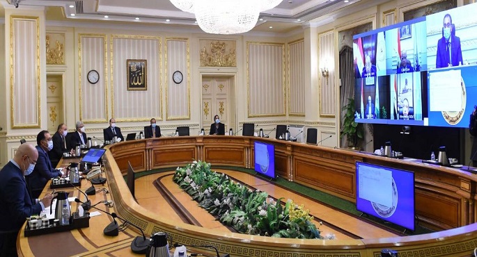 بالصور.. رئيس الوزراء يستكمل مناقشاته حول الاشتراطات البنائية العامة في المدن