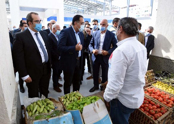 بالصور.. رئيس الوزراء يتفقد سوق الخضار الجديد ببورسعيد