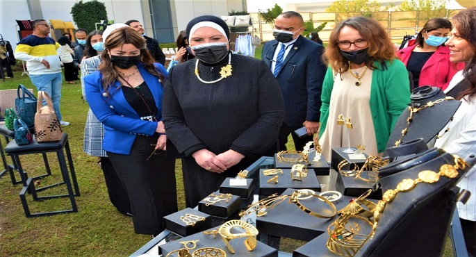 بالصور.. وزيرة التجارة والصناعة تفتتح معرض “صنع في مصر” بمتحف القوات الجوية