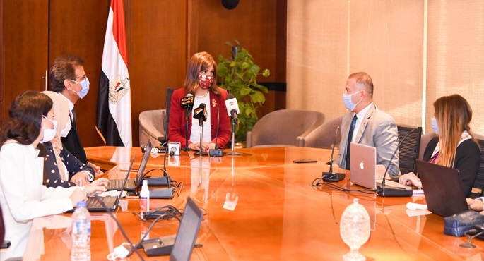 وزيرة الهجرة تعقد اجتماعا بأعضاء غرفة عمليات متابعة تصويت المصريين بالخارج في المرحلة الثانية من انتخابات النواب