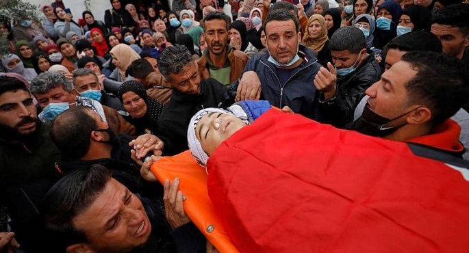 استشهاد طفل فلسطيني وإصابة 8 آخرين برصاص الاحتلال في مخيم قلنديا بالقدس المحتلة