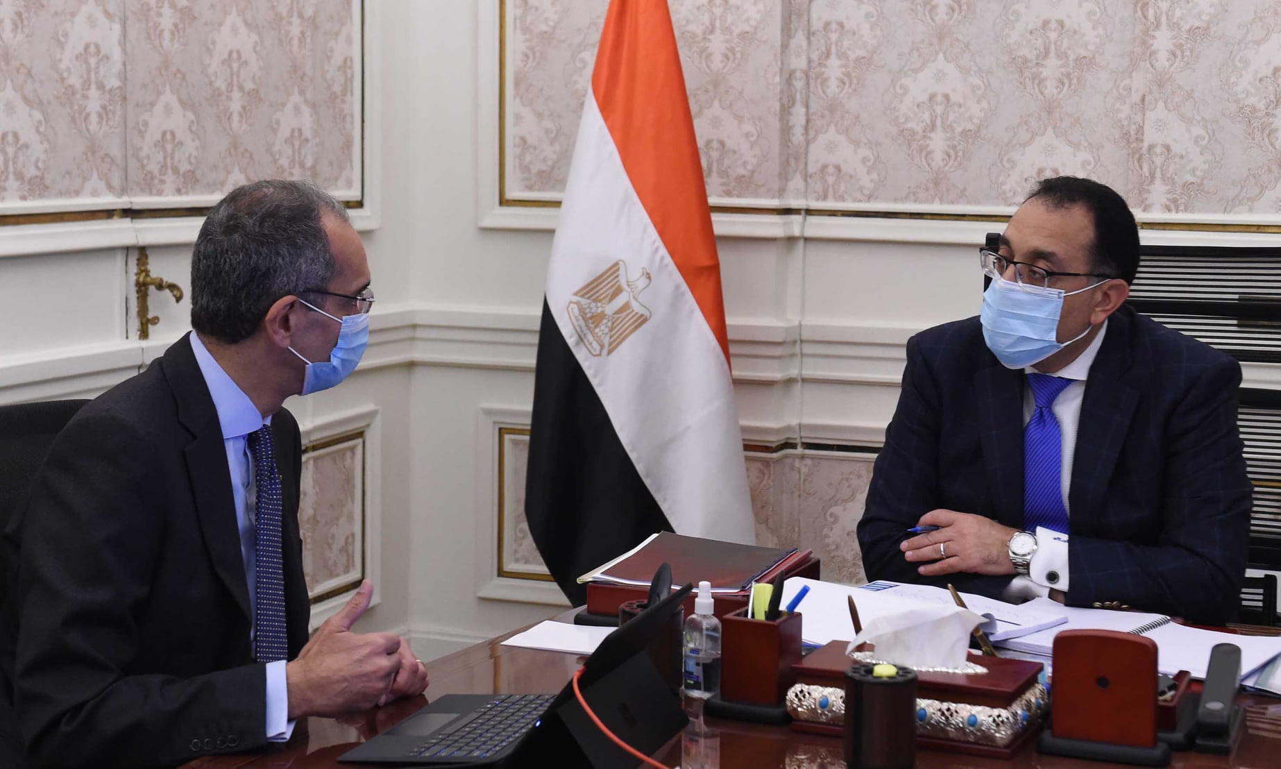 مدبولي يتابع مع وزير الاتصالات ملفات عمل الوزارة والانتهاء من رفع كفاءة 781 مكتب بريد بنهاية العام