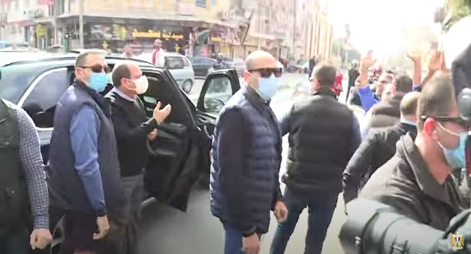 بالفيديو.. خلال جولته بمصر الجديدة..الرئيس السيسي يتبادل التحية مع المواطنين ويحرص على التأكيد عليهم بالالتزام بإجراءات الوقاية